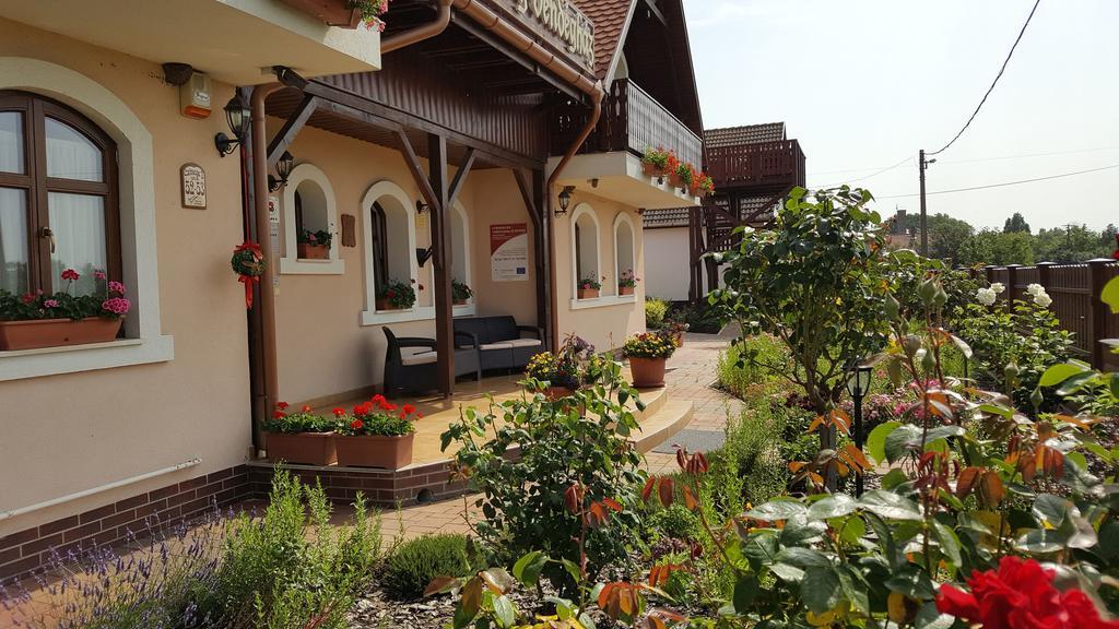 Sóvirág Vendégház Hortobágy Esterno foto